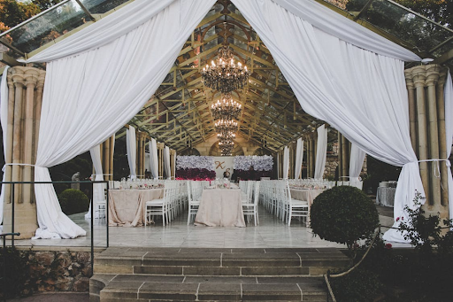 How to Plan a Wedding When the Venue Rules Feel Restrictive