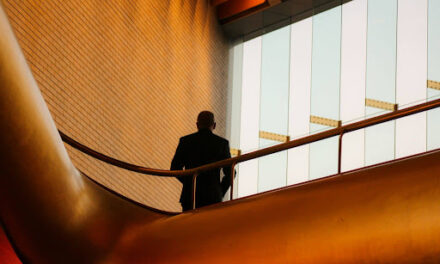 5 Smart Business Management Tips to Grow Your Company (& Challenges You’ll Face)