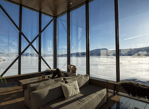 Elevate Your Home’s Aesthetic with Modern Glass Features